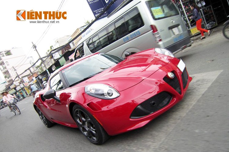 Sieu xe Alfa Romeo 4C doc nhat Viet Nam lan dau lan banh-Hinh-7